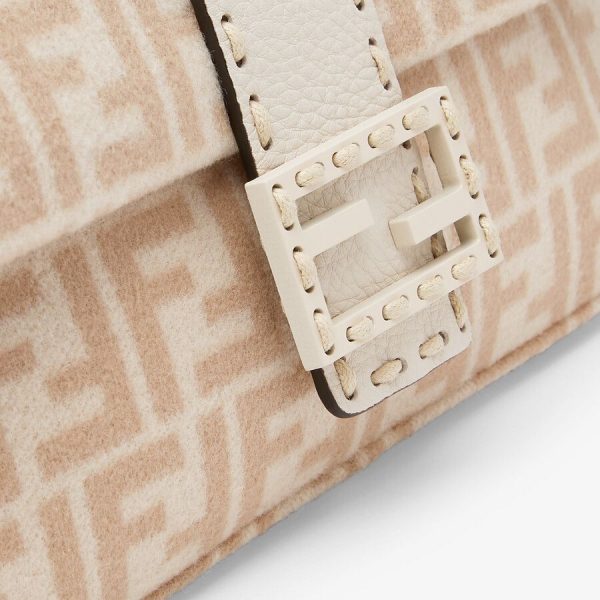 Сумка Fendi Baguette Бежевая N