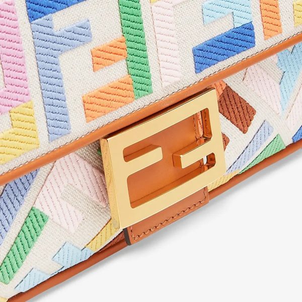 Сумка Fendi Baguette Бежевая N