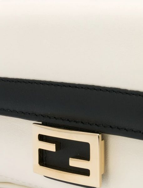 Сумка Fendi Easy Baguette Кремовая N