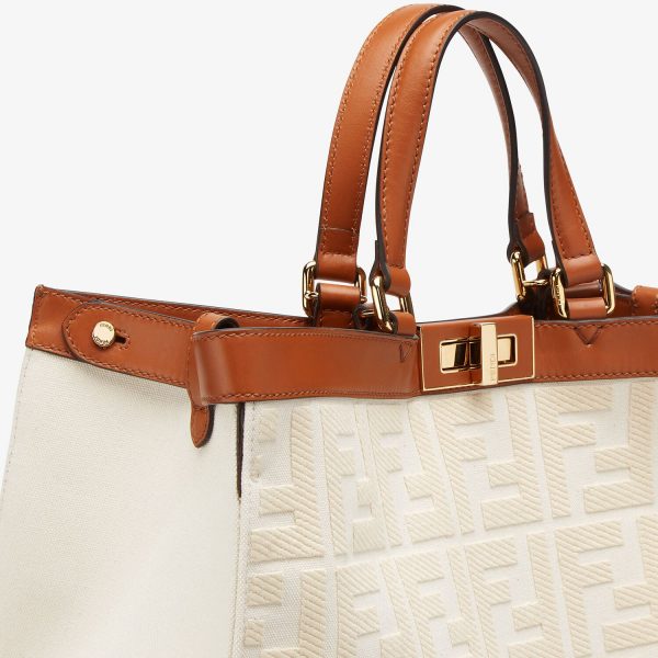 Сумка Fendi Peekaboo X tote Белая N