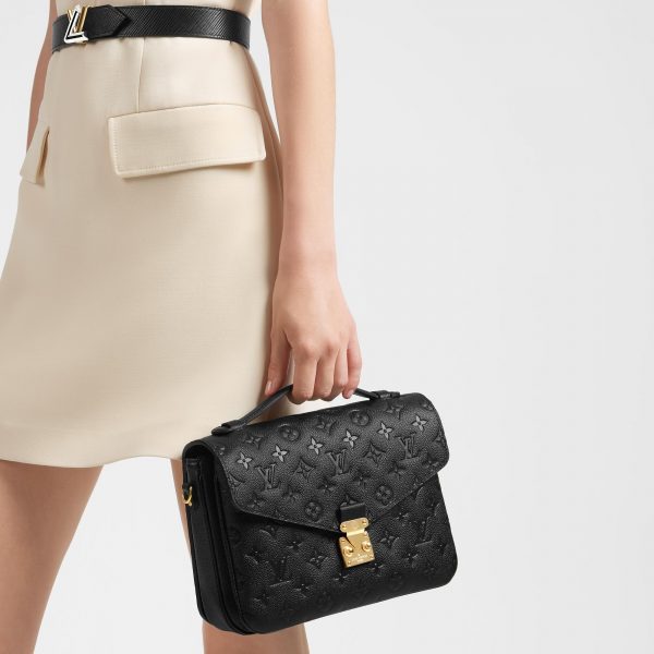 Сумка Louis Vuitton Pochette M Черная N