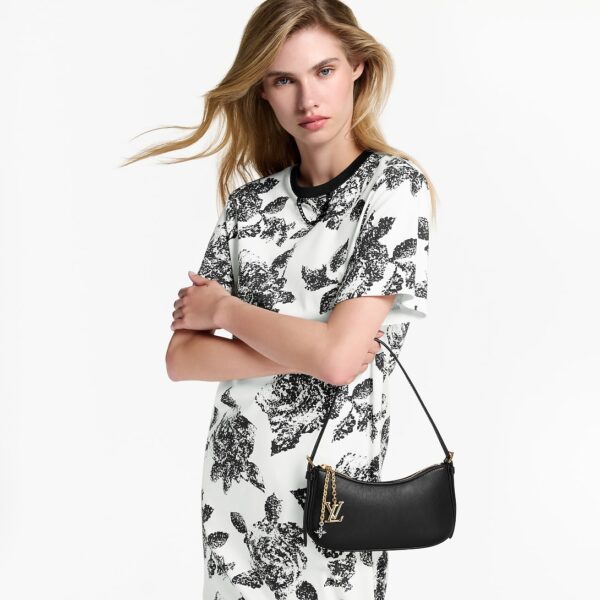 Сумка Louis Vuitton Pochette Lv Bloom Черная N